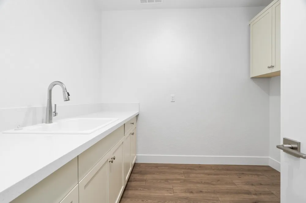 8099 Creek View Friant, CA 93626