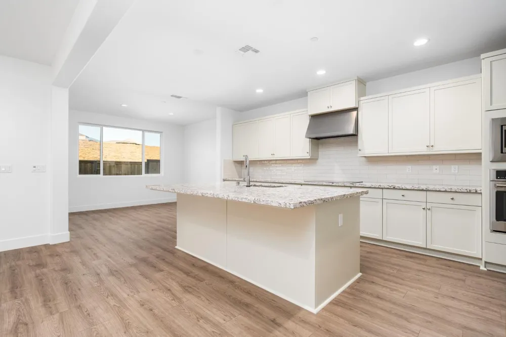 8099 Creek View Friant, CA 93626