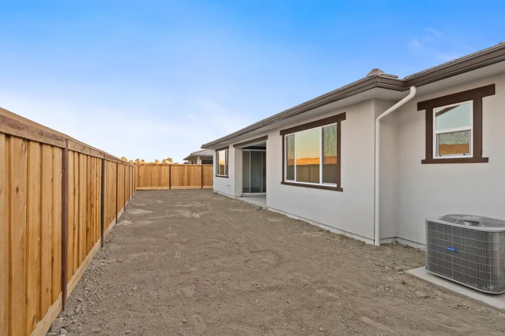 8099 Creek View Friant, CA 93626