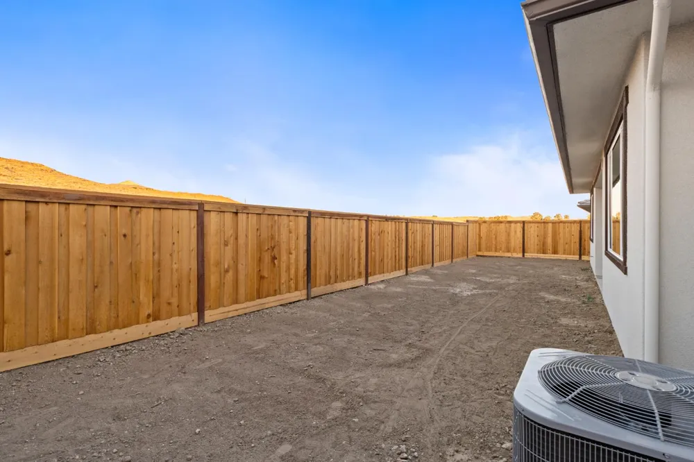 8099 Creek View Friant, CA 93626
