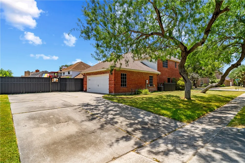 7602 Dijon Lake Drive Corpus Christi, TX 78413