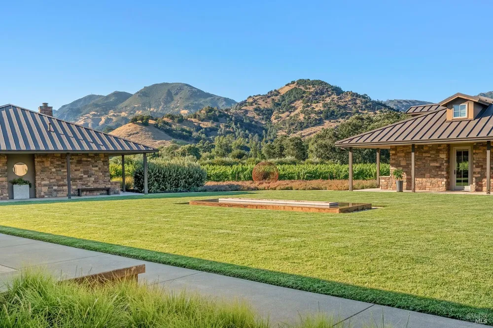 3196 Bennett Lane Calistoga, CA 94515