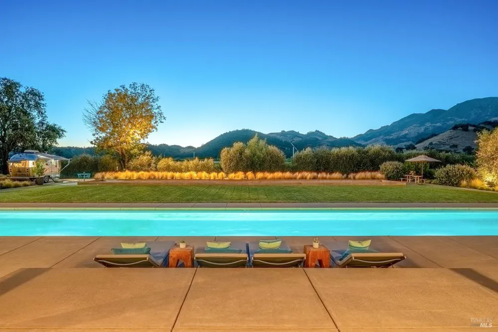3196 Bennett Lane Calistoga, CA 94515