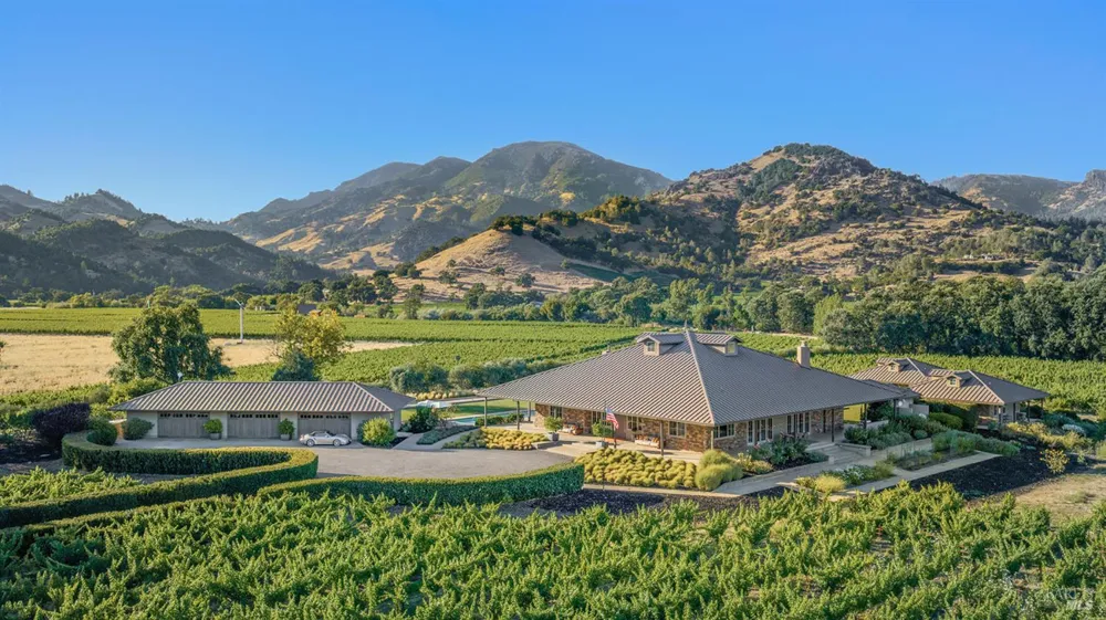 3196 Bennett Lane Calistoga, CA 94515