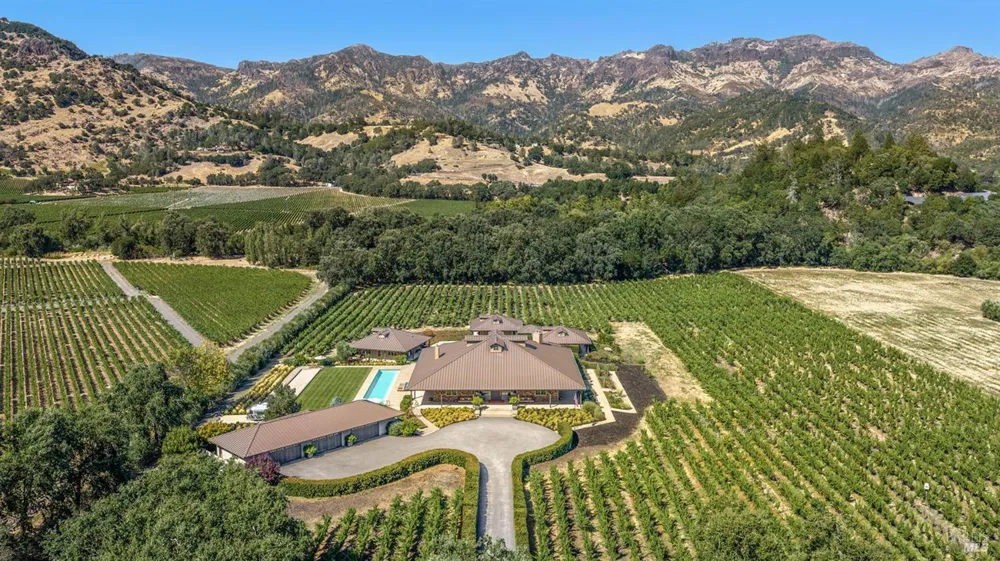 3196 Bennett Lane Calistoga, CA 94515