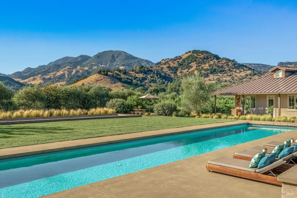 3196 Bennett Lane Calistoga, CA 94515