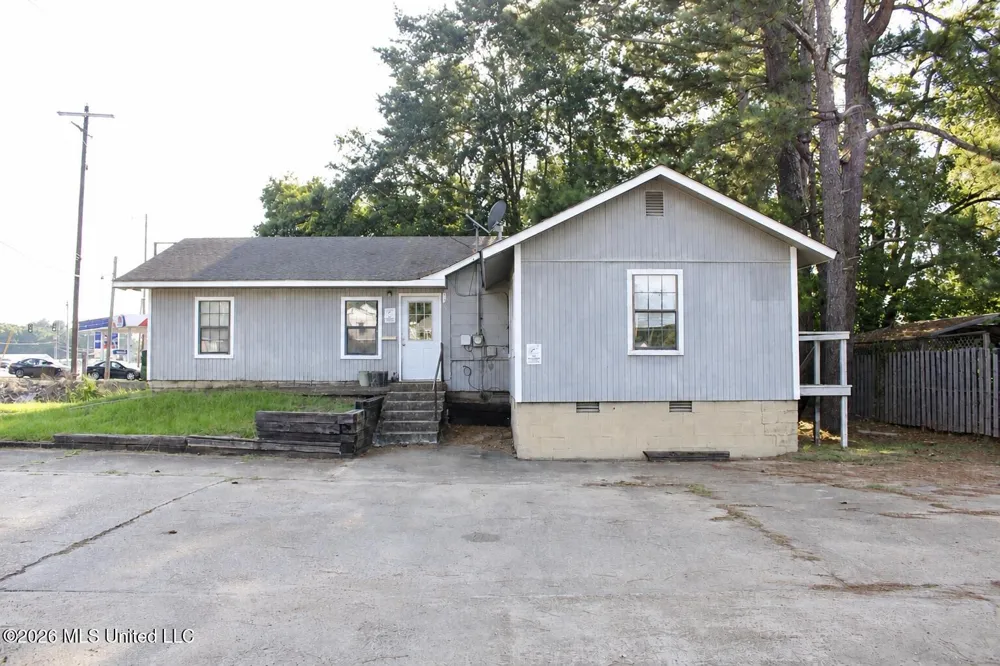 830 Lakeview Drive Grenada, MS 38901