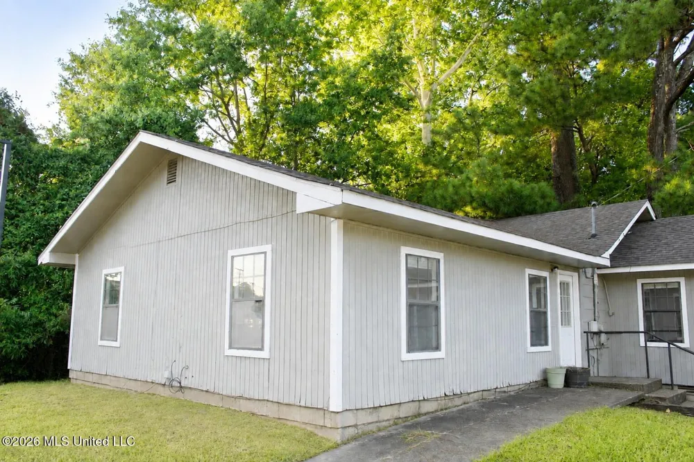 830 Lakeview Drive Grenada, MS 38901