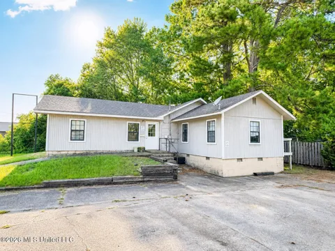 830 Lakeview Drive