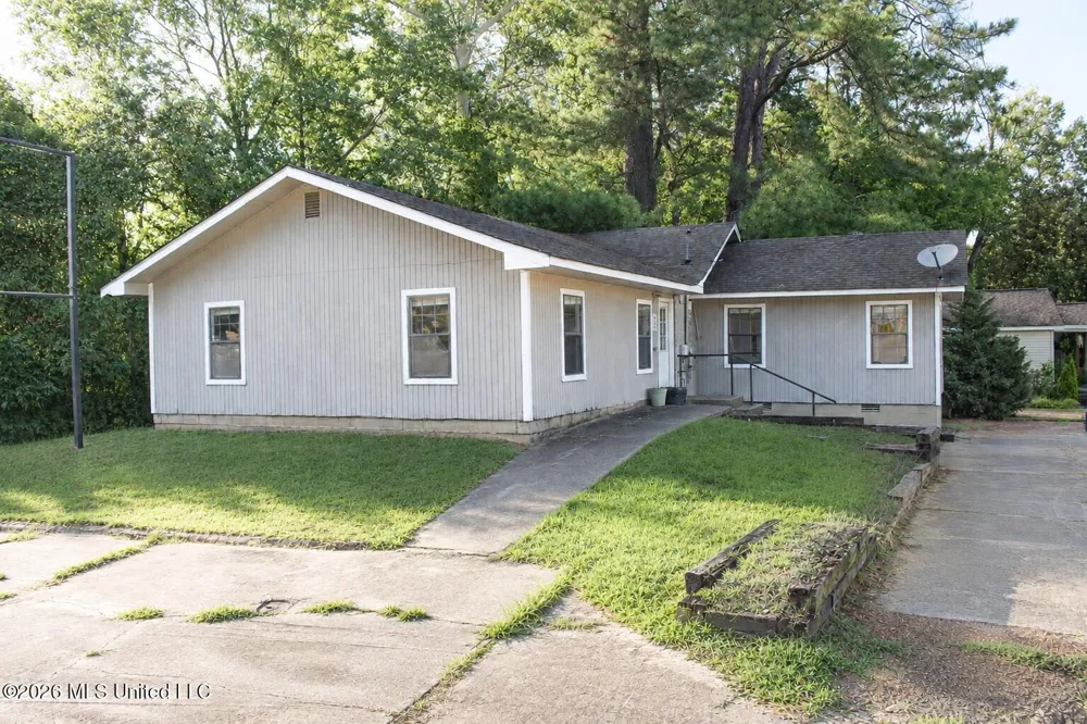 830 Lakeview Drive Grenada, MS 38901