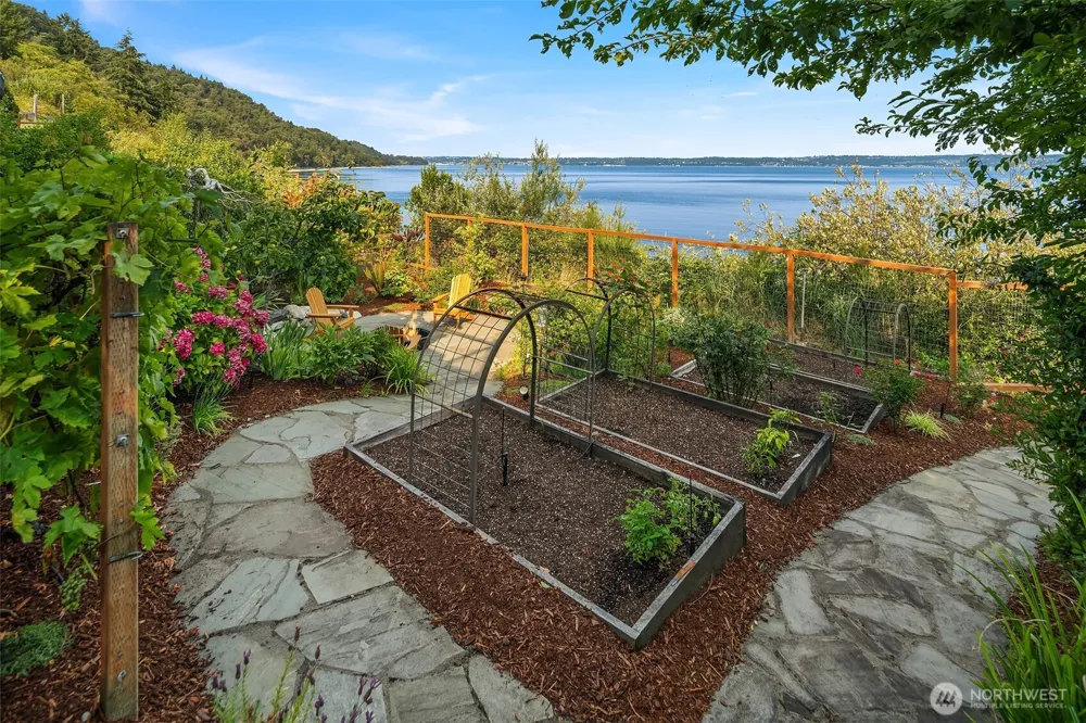 25764 Gold Beach Drive SW Vashon, WA 98070