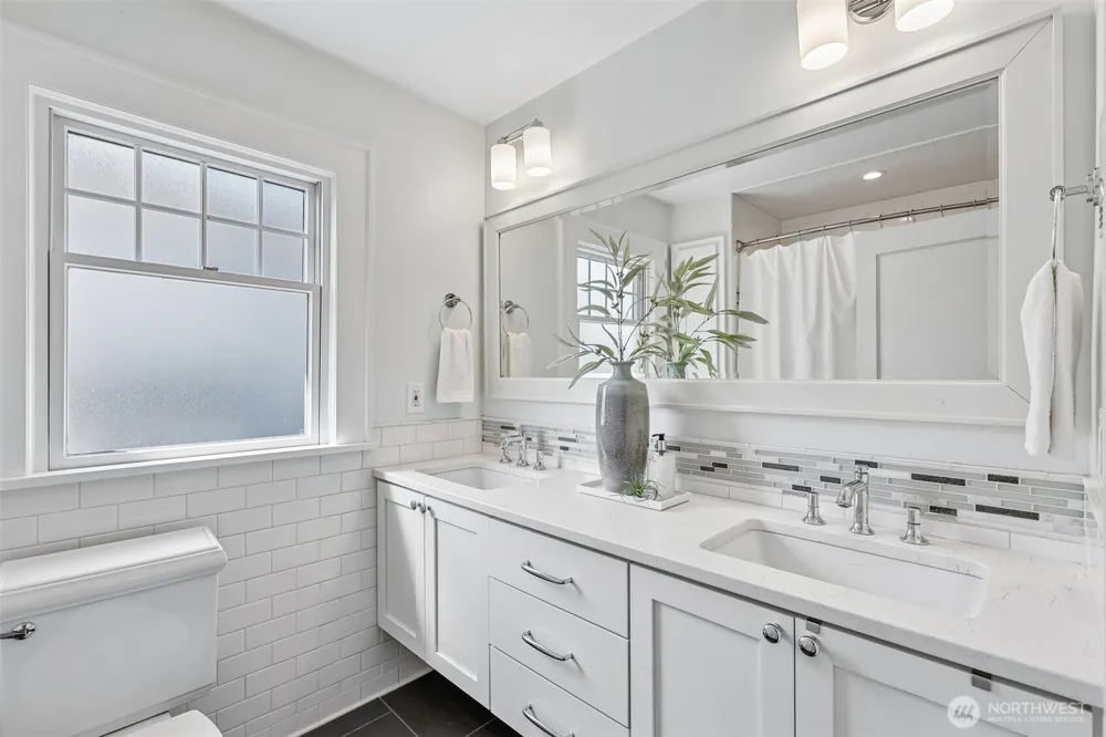 5248 17th Avenue NE Seattle, WA 98105