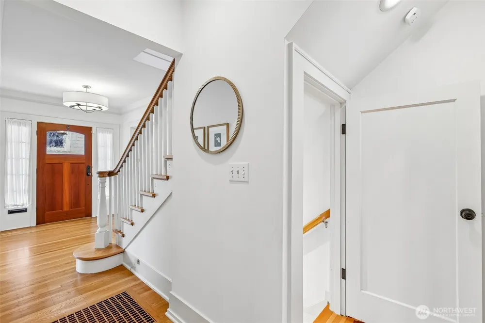 5248 17th Avenue NE Seattle, WA 98105