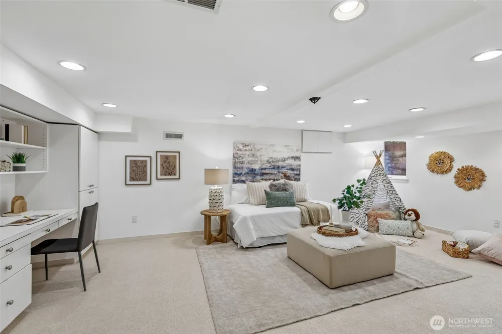 5248 17th Avenue NE Seattle, WA 98105
