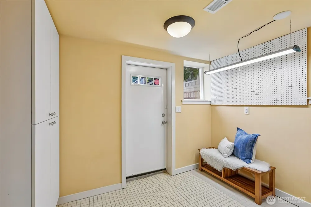5248 17th Avenue NE Seattle, WA 98105