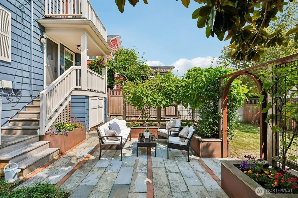5248 17th Avenue NE Seattle, WA 98105
