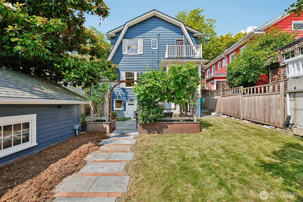 5248 17th Avenue NE Seattle, WA 98105