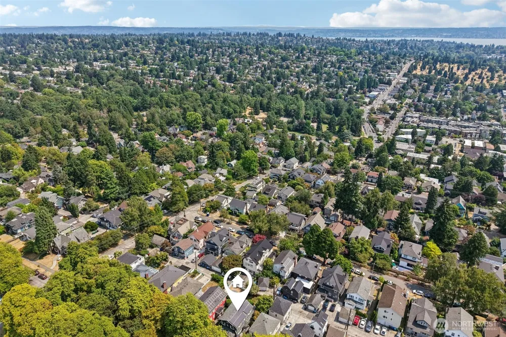 5248 17th Avenue NE Seattle, WA 98105