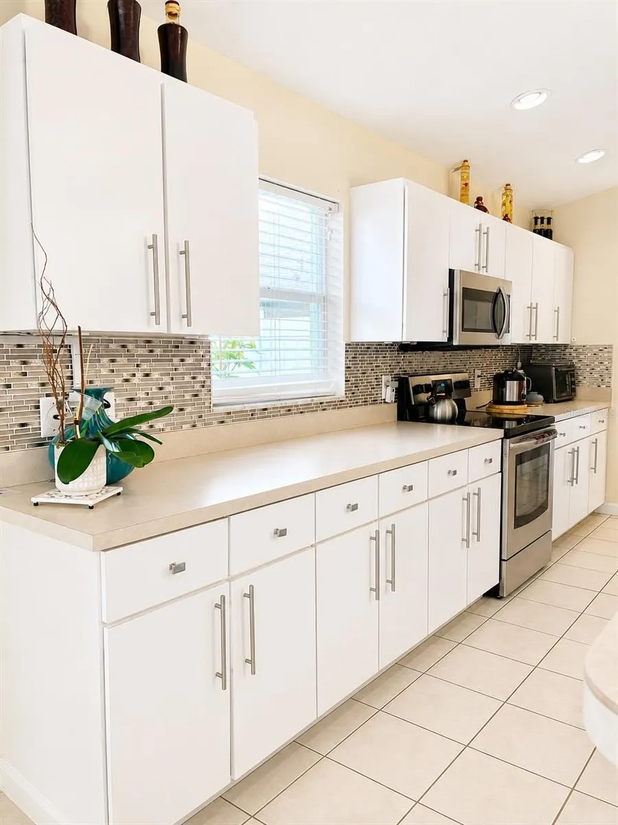 9708 WHITE BARN WAY Riverview, FL 33569