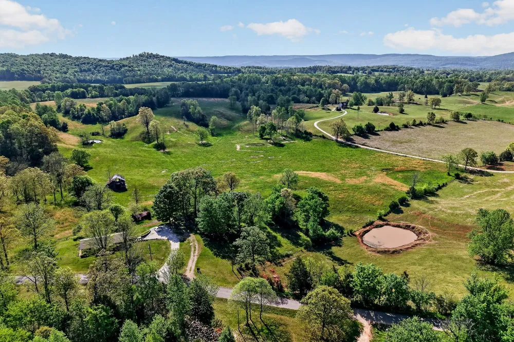 515 Jericho Rd Quebeck, TN 38579