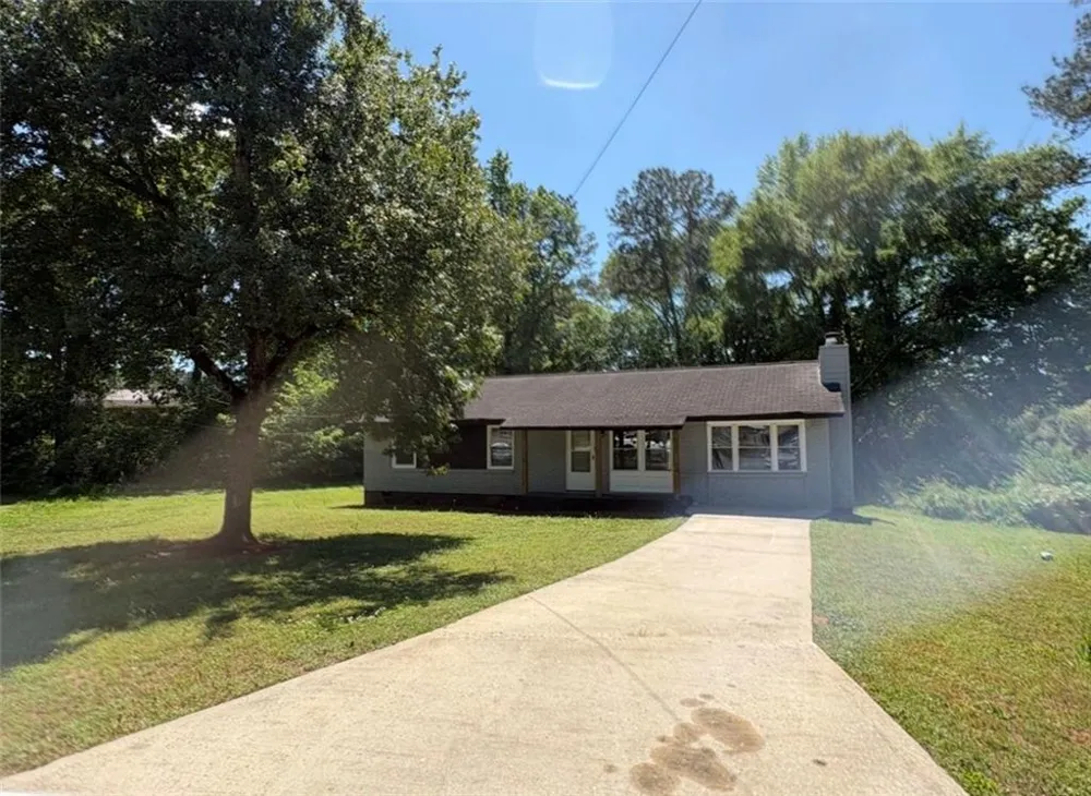 285 Queen Helen Lane Jonesboro, GA 30236