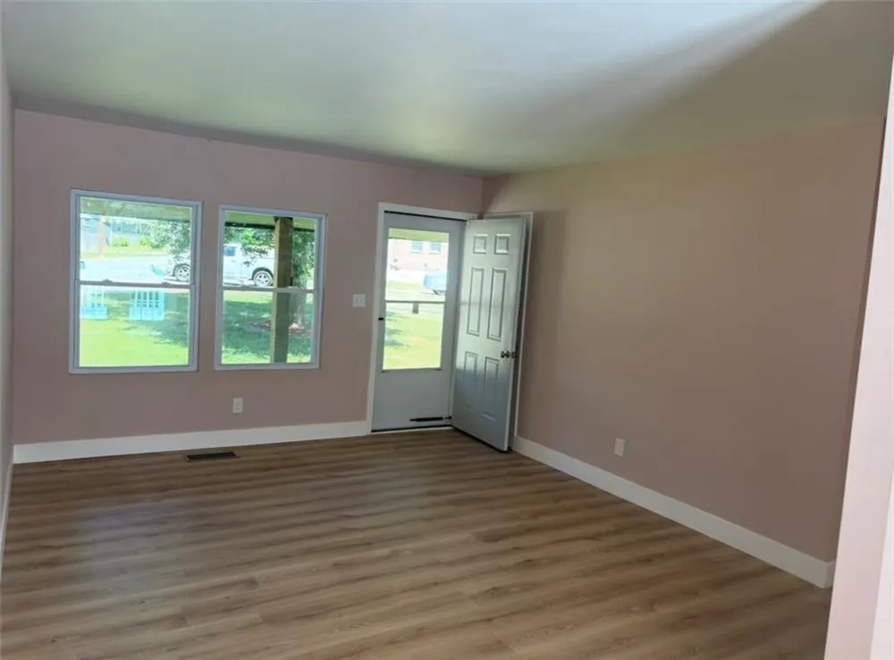 285 Queen Helen Lane Jonesboro, GA 30236