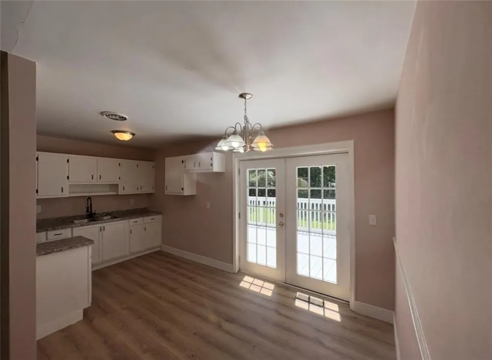 285 Queen Helen Lane Jonesboro, GA 30236
