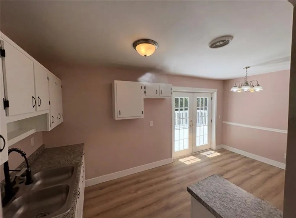 285 Queen Helen Lane Jonesboro, GA 30236