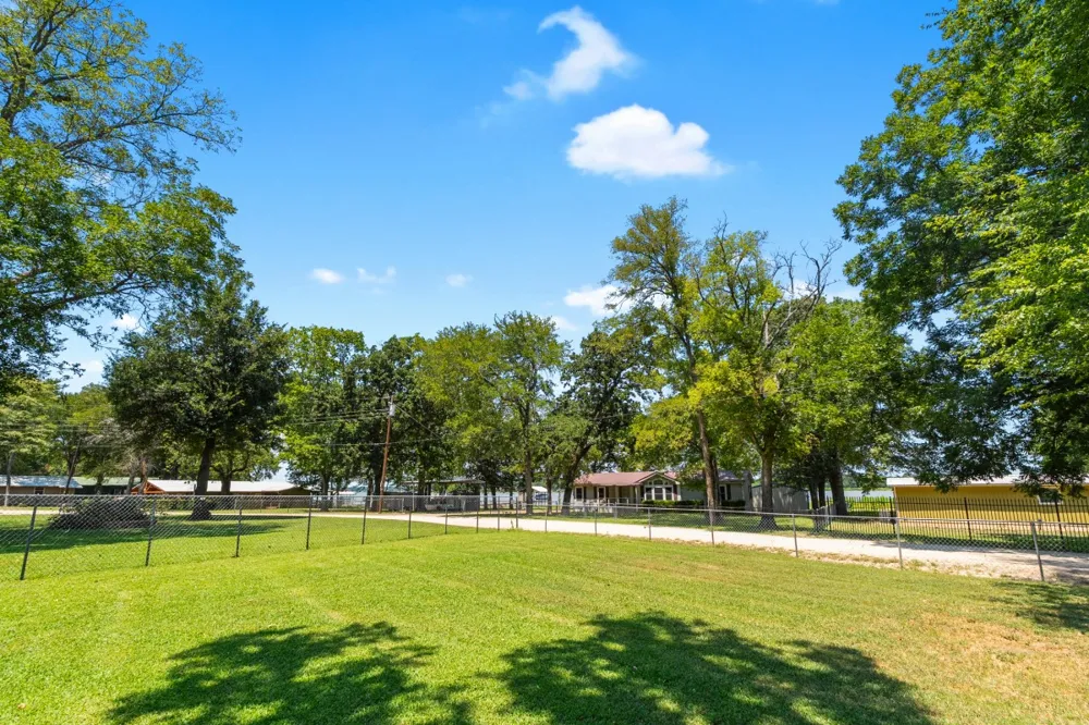 18297 Pine Drive Eustace, TX 75124