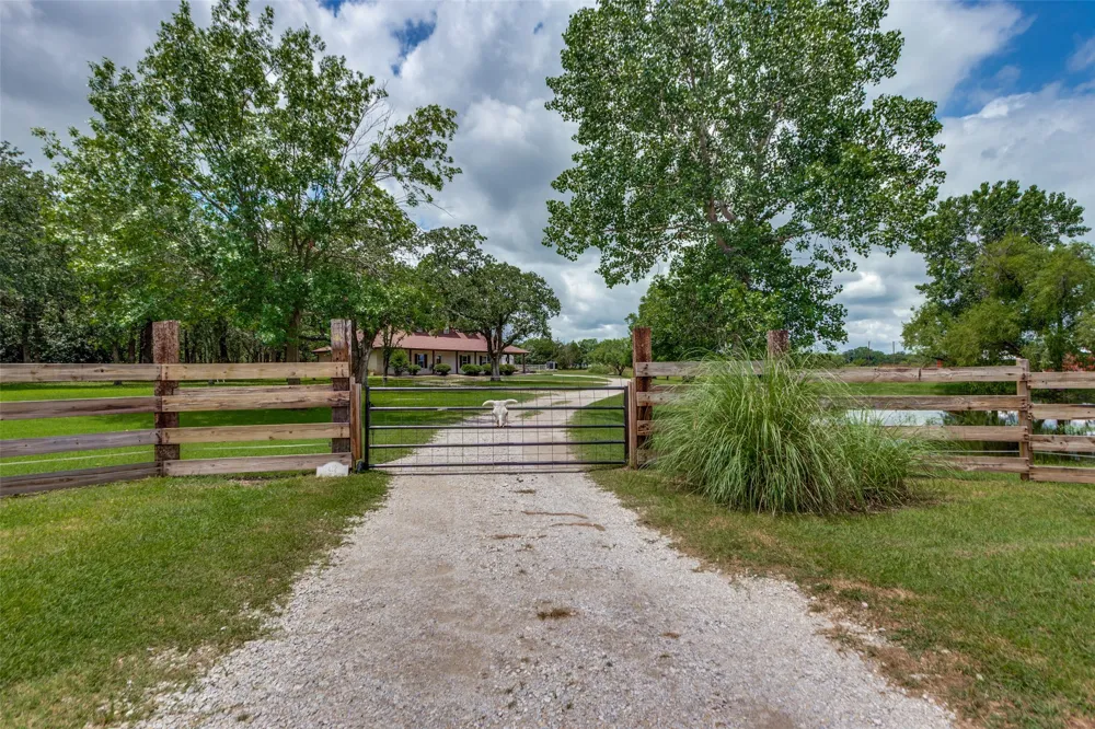 412 Paradise Canyon Circle Paradise, TX 76073