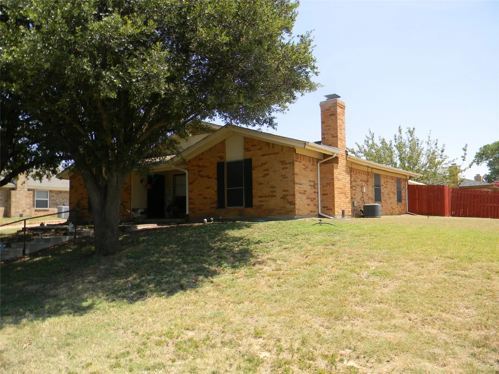 7024 Crosstimbers Lane North Richland Hills, TX 76182