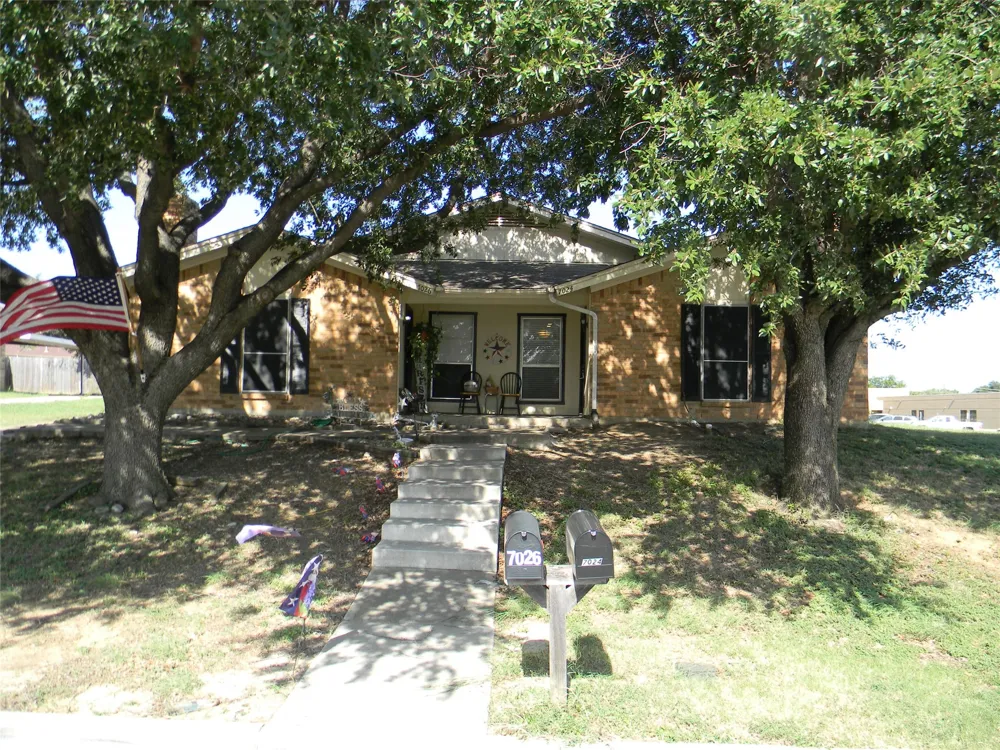 7024 Crosstimbers Lane North Richland Hills, TX 76182