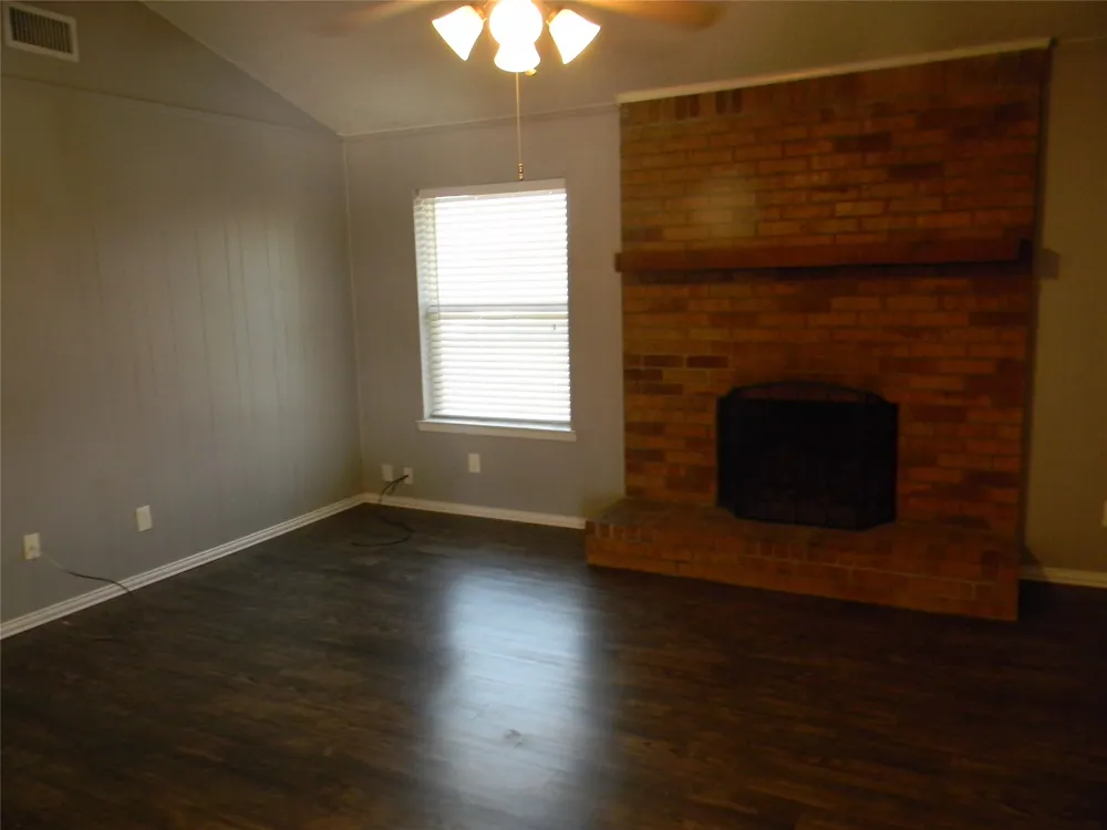 7024 Crosstimbers Lane North Richland Hills, TX 76182