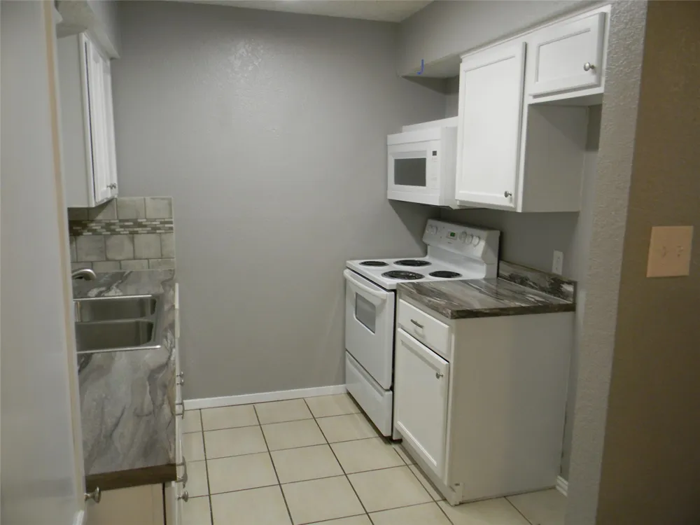 7024 Crosstimbers Lane North Richland Hills, TX 76182