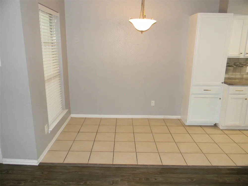 7024 Crosstimbers Lane North Richland Hills, TX 76182