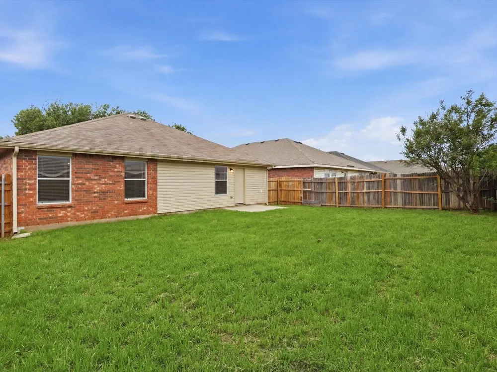 1132 Boxwood Drive Crowley, TX 76036