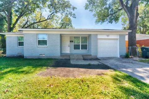 2714 Maple Drive