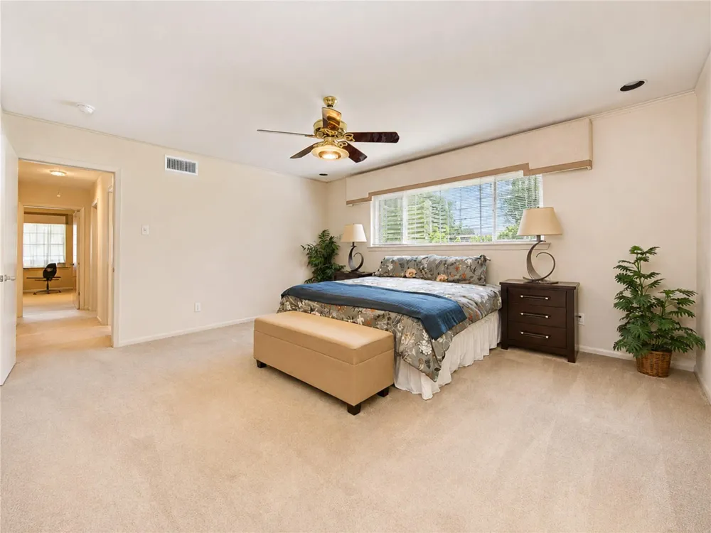 5107 Queensloch Houston, TX 77096