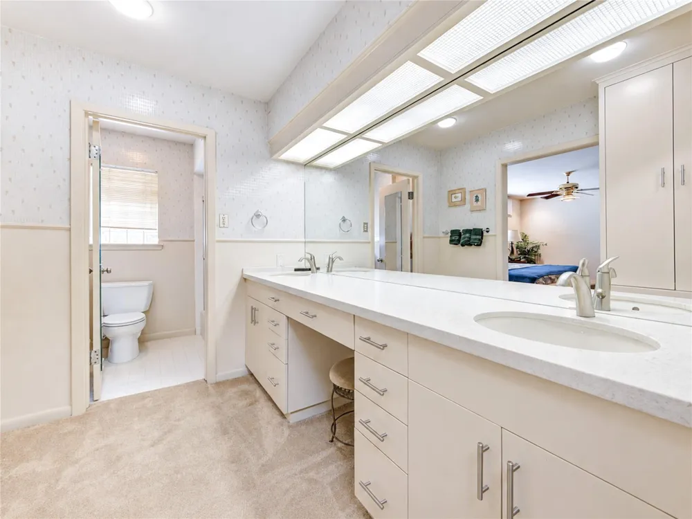 5107 Queensloch Houston, TX 77096