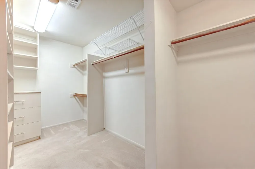 5107 Queensloch Houston, TX 77096