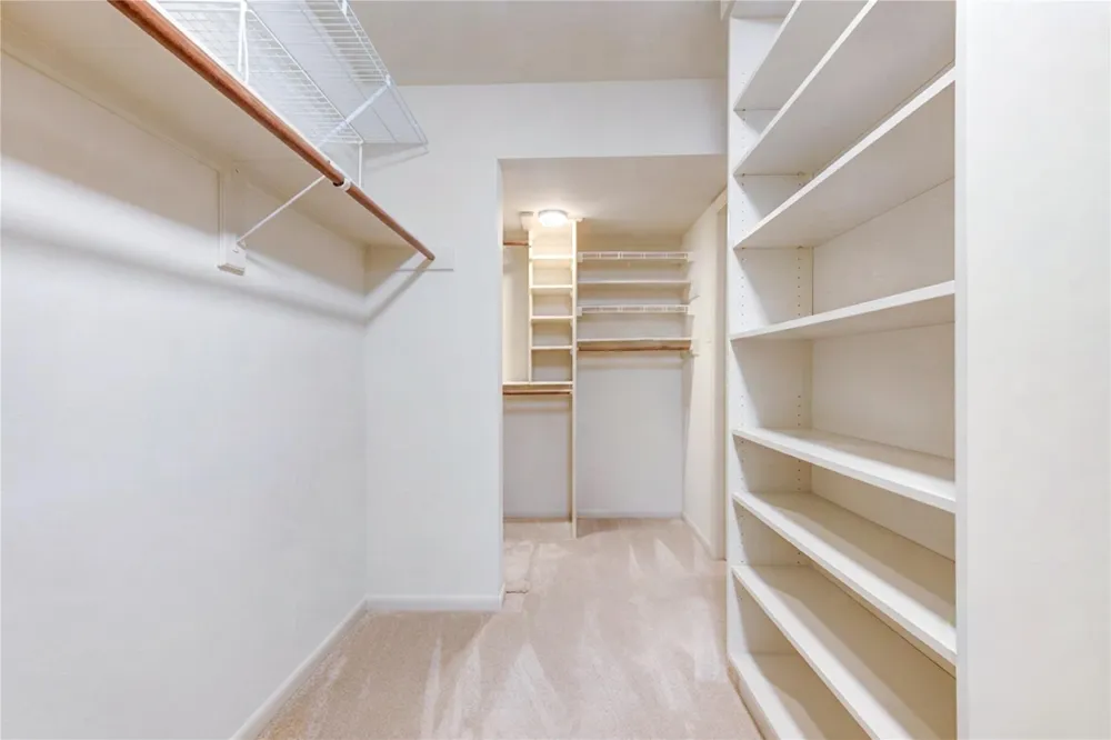 5107 Queensloch Houston, TX 77096