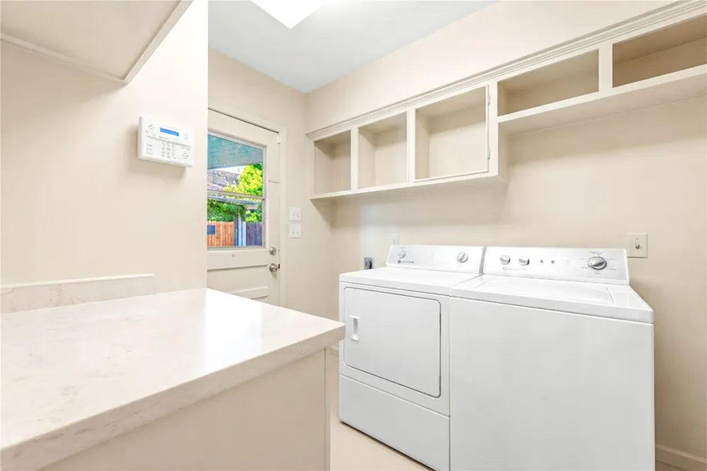5107 Queensloch Houston, TX 77096