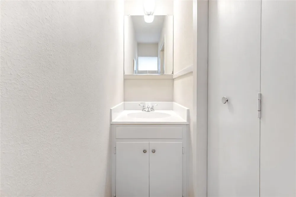 5107 Queensloch Houston, TX 77096