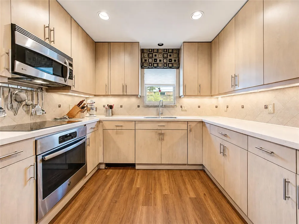 5107 Queensloch Houston, TX 77096