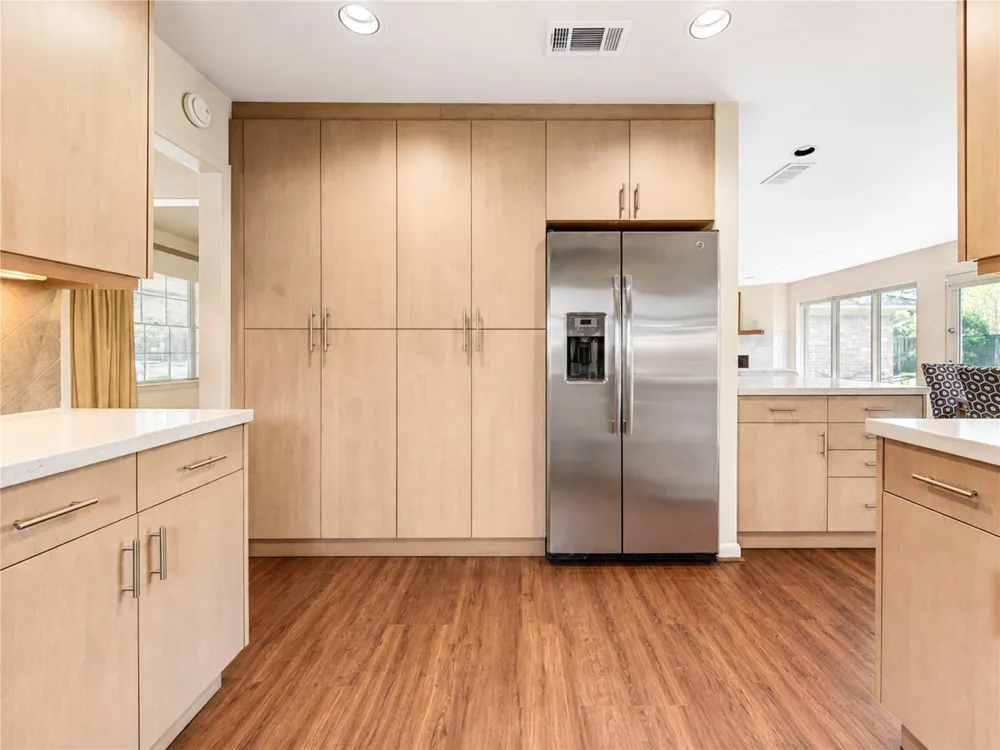 5107 Queensloch Houston, TX 77096