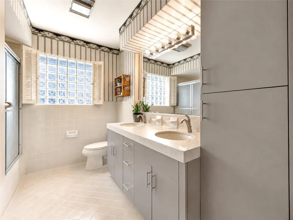 5107 Queensloch Houston, TX 77096