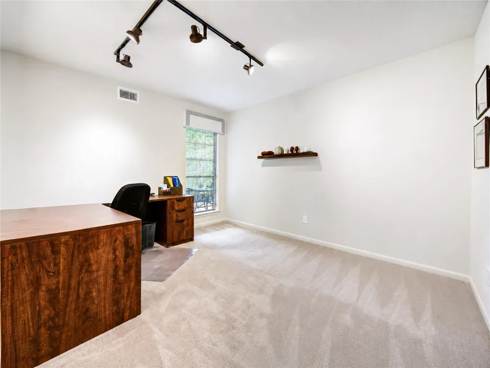 5107 Queensloch Houston, TX 77096
