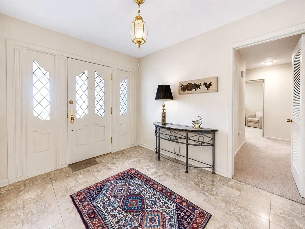5107 Queensloch Houston, TX 77096