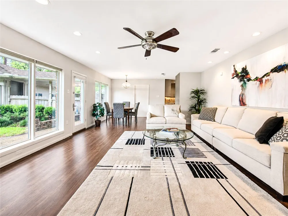 5107 Queensloch Houston, TX 77096
