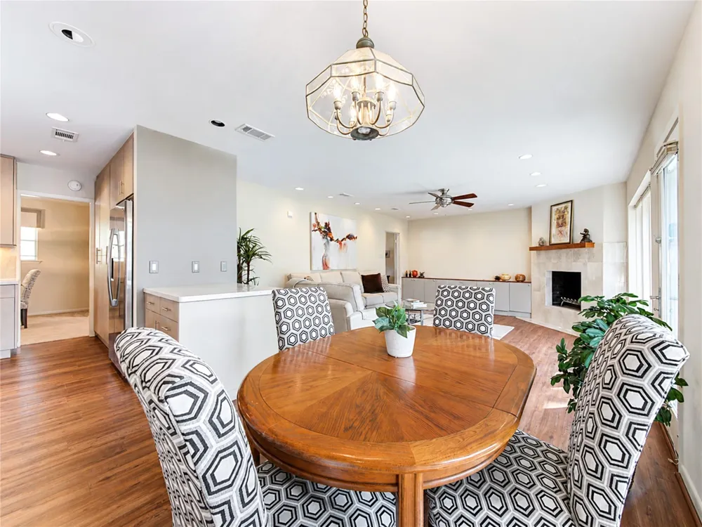 5107 Queensloch Houston, TX 77096